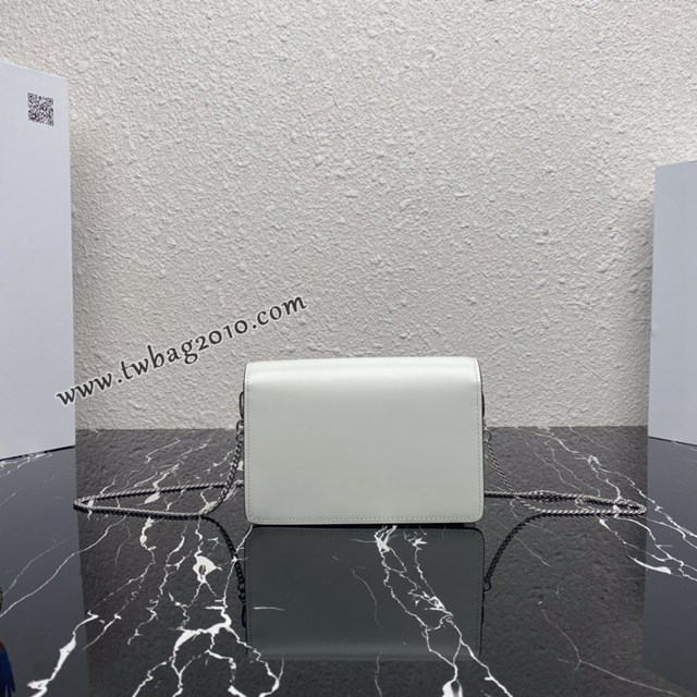 Prada專櫃新款大三角翻蓋鏈條小挎包 1BH189 普拉達頂級原單三角形徽標女包 csp1314